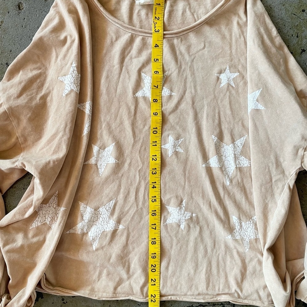 Fantastic Fawn Women’s Lightweight Beige Star Print Long Sleeve Top Size Large - Picture 5 of 6
